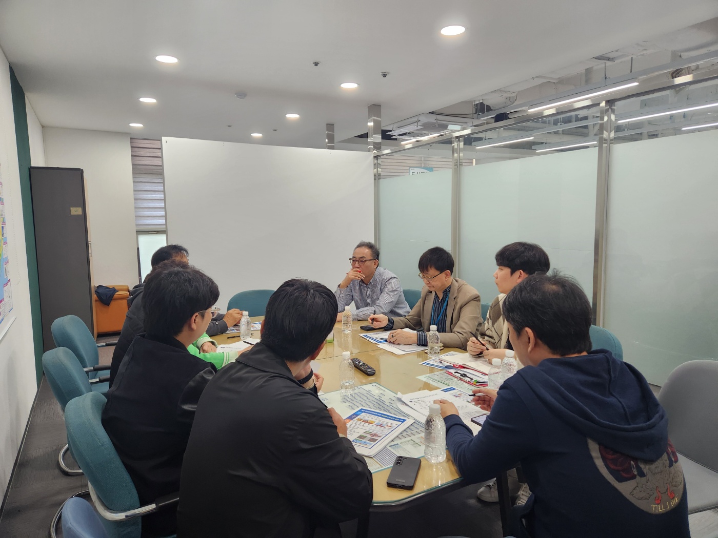 연수구는 지난 25일 지역 내 정당 현수막으로 인한 주민 불편을 해소하고 쾌적한 도시 환경을 조성하기 위해 정당 관계자들과 간담회를 열었다